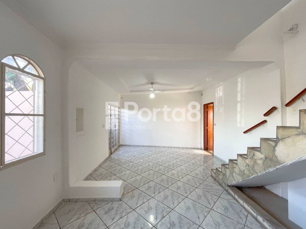 Casa 3 dormitórios com piscina no Parque das Flores II - Foto 4