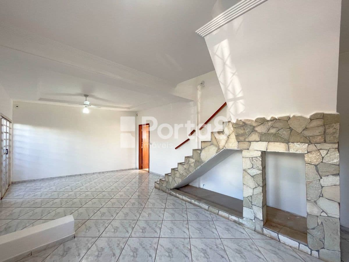 Casa 3 dormitórios com piscina no Parque das Flores II - Foto 5